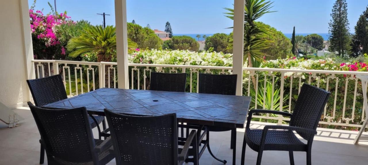 Villa Neyla Four Bedroom Coral Bay Beach Front Exterior photo